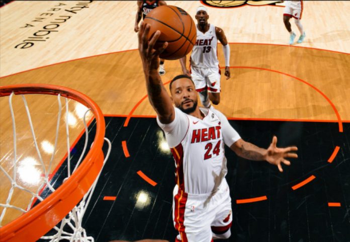 Τέταρτη σερί νίκη οι Μαϊάμι Χιτ, 127 117 στη Φιλαδέλφια (vid) 692378c25ec67.jpeg