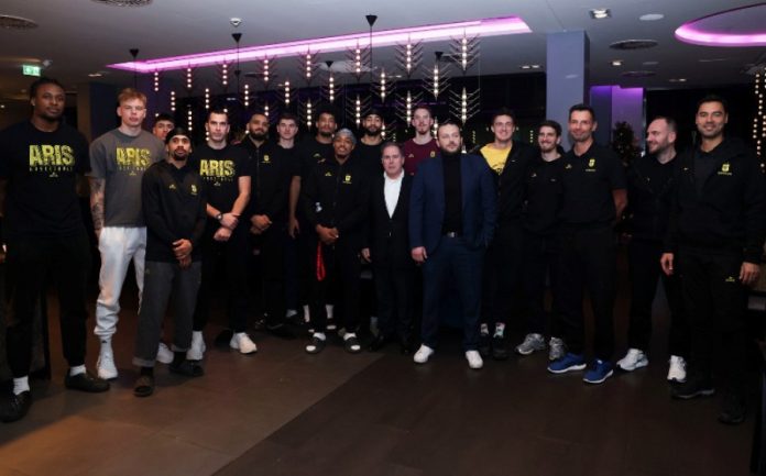 Άρης: Η… καθιερωμένη επίσκεψη του Ιωάννη Βικελίδη στο Αμβούργο 69427e989a49e.jpeg