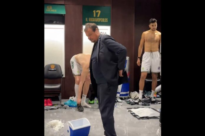 Αταμάν μόλις μπήκε στα βρεγμένα αποδυτήρια: «Νόμιζα ότι μόνο στο ΣΕΦ υπάρχει αυτό το πρόβλημα» (vid) 6935d8b37f0ad.jpeg