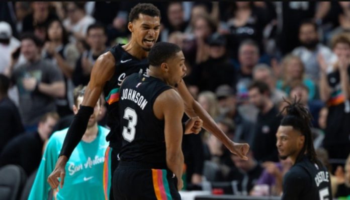 Δεύτερη νίκη του Σαν Αντόνιο επί των Θάντερ 130 110! (vid) 694b8ee6bf2df.jpeg