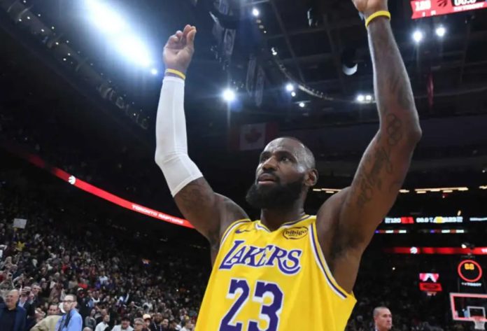 ΛεΜπρον Τζέιμς: Προτίμησε την ασίστ της νίκης στο Τορόντο στο τέλος του σερί 1.297 αγώνων με διψήφια παραγωγικότητα 6932823b2969a.jpeg