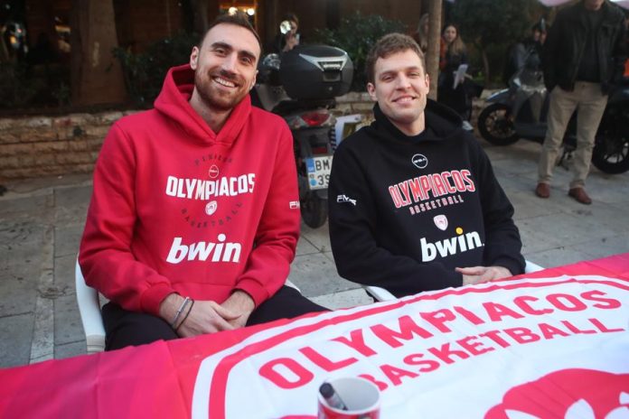 Μιλουτίνοβ: «Αγαπημένος μου παίκτης ο Ντίβατς» – Βεζένκοφ: «Πρέπει να δίνουμε το 100%» 694ac69a8bba3.jpeg