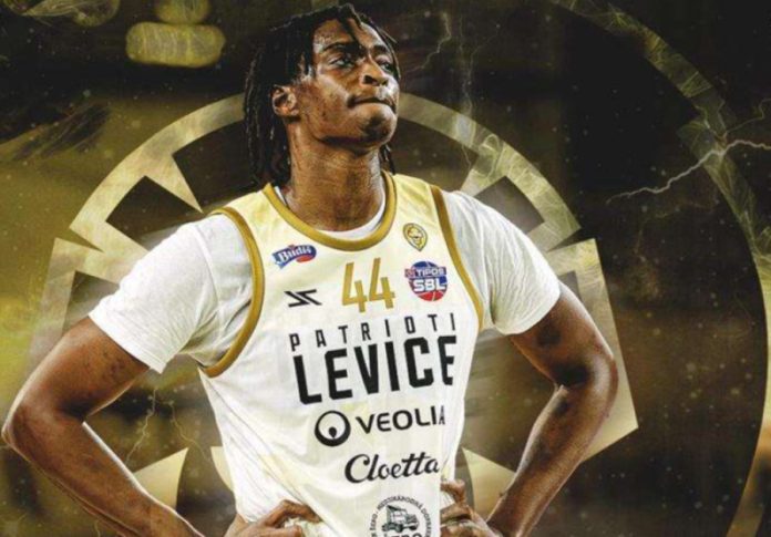 Μύκονος: Ο Καρλ Γκαμπλ αντί του Τζέρεμι Έβανς 6933fe2a59857.jpeg