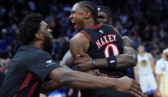 Οι Σίξερς το θρίλερ 99 98 τους Γουόριορς με winner στα 0,9 και block Μάξεϊ στην εκπνοή (vids) 69328cea79676.jpeg