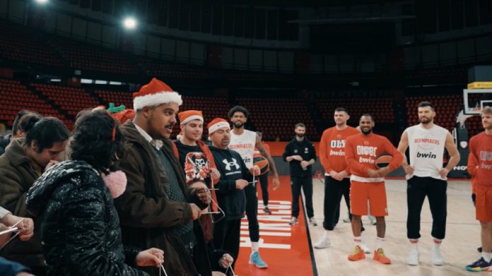 Ολυμπιακός: Η ξεχωριστή παραμονή Χριστουγέννων με κάλαντα στο ΣΕΦ (video) 694c02bcda000.jpeg