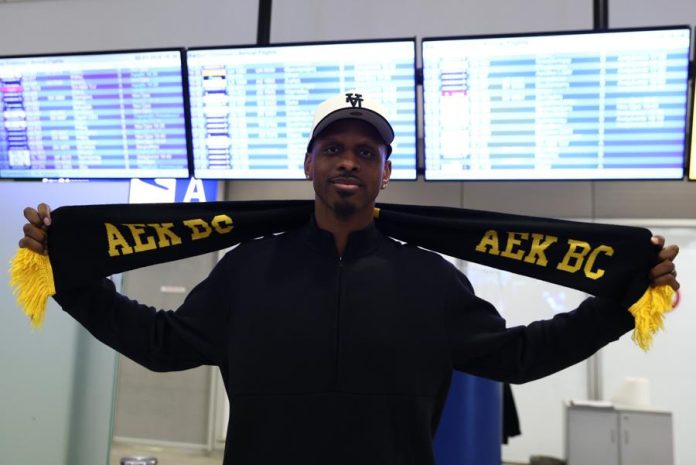 ΑΕΚ: Έφτασε στην Αθήνα ο Τζέιμς Νάναλι (pics) 695fe9d7631b4.jpeg