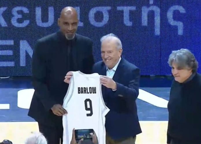 Η ΚΑΕ ΠΑΟΚ τίμησε τον Κεν Μπάρλοου – Εντυπωσιακή ατμόσφαιρα στο Παλατάκι (vids) 696cedb616549.jpeg