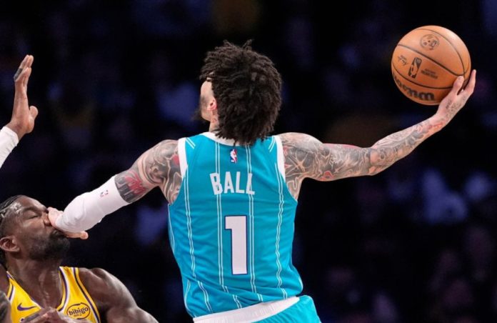 Με ρεσιτάλ ΛαΜέλο Μπολ οι Χόρνετς 135 117 τους Λέικερς στο Λος Άντζελες! (vids) 6969f652ee6a1.jpeg