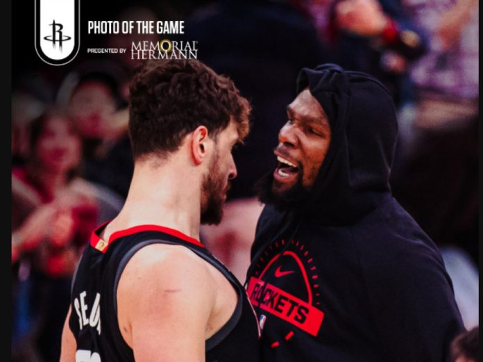 Με Σενγκούν Ντουράντ οι Ρόκετς, με Γκομπέρ οι Τίμπεργουλβς, άνετες νίκες για Χοκς, Χορνετς (vids) 69786c840b12b.jpeg