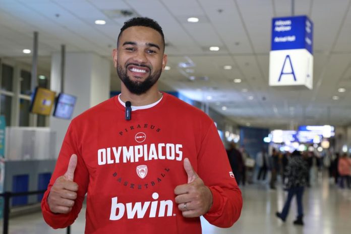 Ολυμπιακός: Έφτασε στην Ελλάδα ο Κόρι Τζόσεφ (gallery) 69773094eba9d.jpeg
