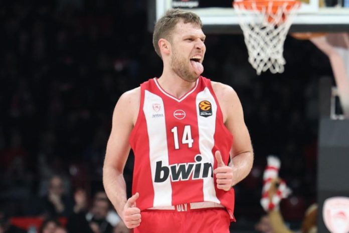 Ολυμπιακός Μακάμπι 100 93: Τρίτη σερί νίκη με ρεσιτάλ Βεζένκοφ και νέα κατοστάρα 696fdb211a276.jpeg