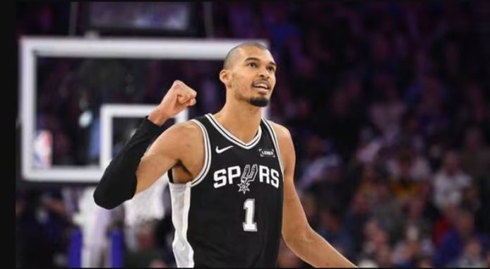 Τζαζ Σπερς 109 126: Ο Γουεμπανιάμα νίκησε τον τριπλό Νούρκιτς (vid) 6973264d04a22.jpeg