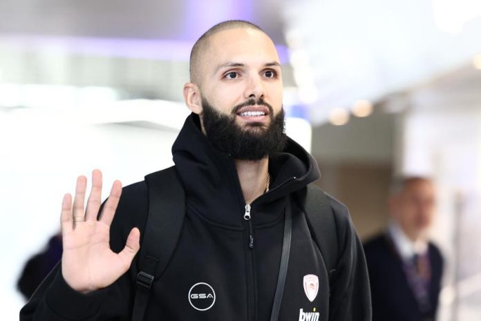 Φουρνιέ: «Περιμένουμε μια μεγάλη μάχη» (vid) 696660ebd8bdb.jpeg