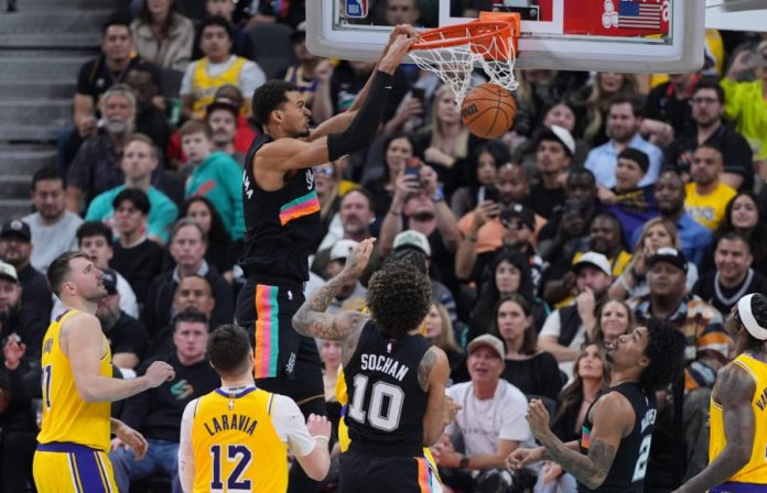 oι Σπερς 107 91 τους Λέικερς με μόλις 4 τρίποντα – Στην παράταση οι Θάντερ 129 125 τους Τζαζ (vids) 695f6a4e7be8c.jpeg