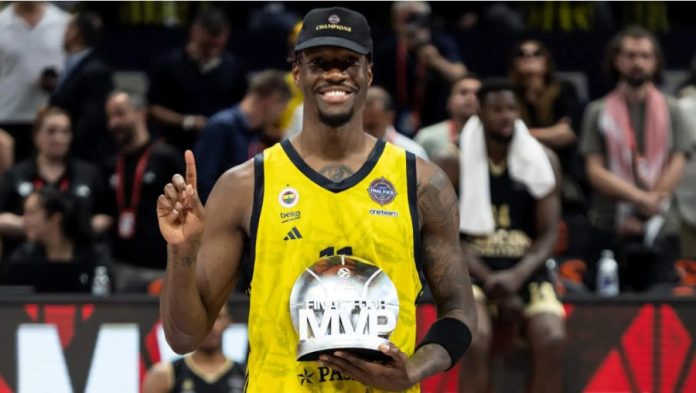 Έμεινε ελεύθερος ο Χέις Ντέιβις “Συνάντηση με Φενέρμπαχτσε” 698868d60c5f8.jpeg