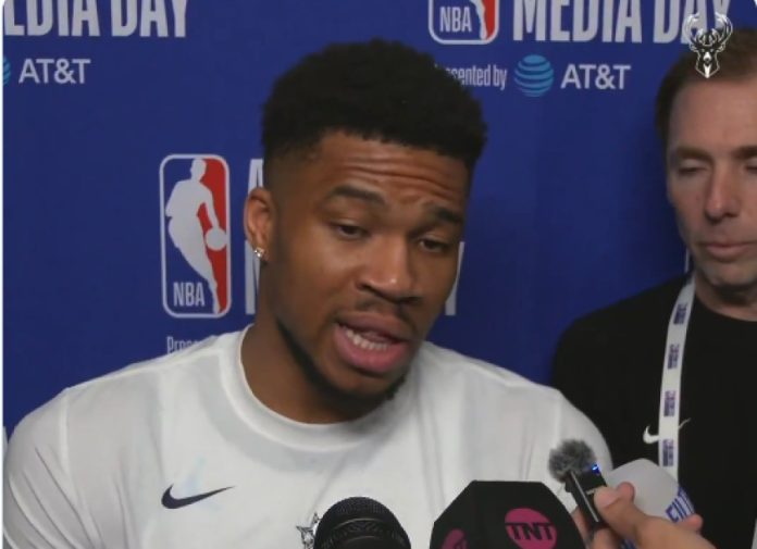 Γιάννης: «Νιώθω πως θα μπορούσα να παίξω και σήμερα» (vid) 6990e52f90cf8.jpeg