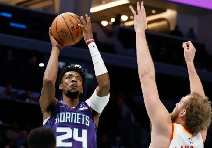 “Καυτοί” παρά τις τιμωρίες οι Χόρνετς 110 107 τους Χοκς (vids) 698d8ecf38e47.jpeg