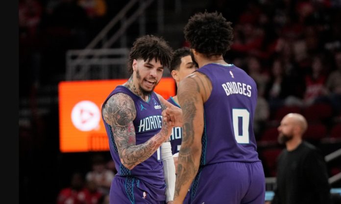 Κορυφαία επίδοση 27 ετών το 8 0 των Χόρνετς με 109 99 στο Χιούστον (vids) 6985a5da25b2f.jpeg