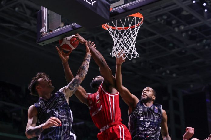 Κυπελλούχος Ιταλίας και πολυνίκης η Μιλάνο, 85 77 την Ντερτόνα 699b46f7b5d35.jpeg