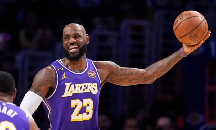 Νέο ρεκόρ ΛεΜπρον με triple double στο 124 104 των Λέικερς επί των Μάβερικς (vid) 698ecb3756a3d.jpeg