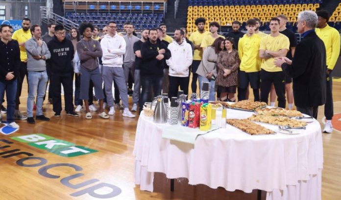 Παρουσία Ρίτσαρντ Σιάο η κοπή πίτας στον Άρη 6981dbcf06723.jpeg