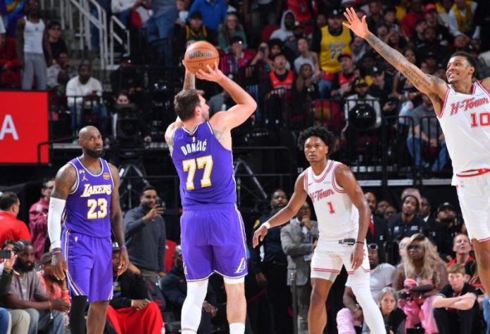 Ανίκητο δίδυμο Ντόντσιτς ΛεΜπρον στο 124 116 των Λέικερς στο Χιούστον (vids) 69bb9e36353a7.jpeg