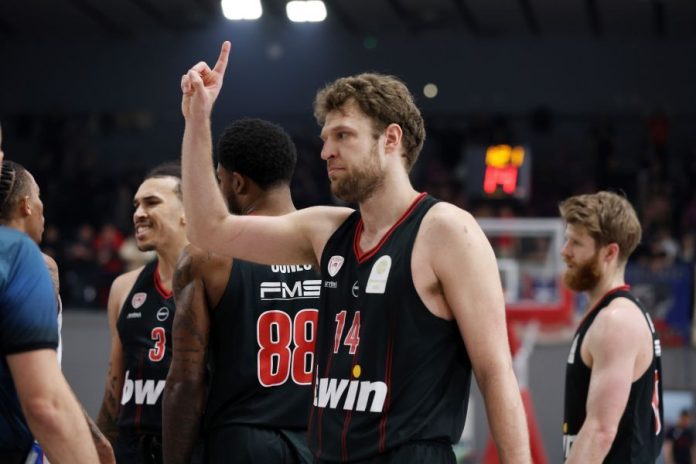 Βεζένκοφ: “Μέχρι πότε θα σκοτώνονται παιδιά”; (video) 69b6c20e06090.jpeg