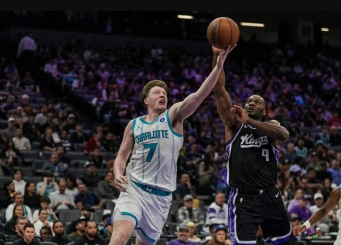 Ελεύθερη πτώση για Τορόντο, ακάθεκτη Σάρλοτ (vids) 69b26e685611f.jpeg