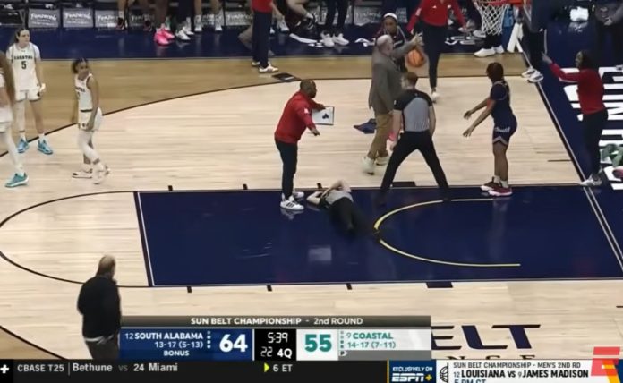 Επεισόδιο με τραυματία διαιτητή στο ncaa Γυναικών (vid) 69a9293a5c7a5.jpeg