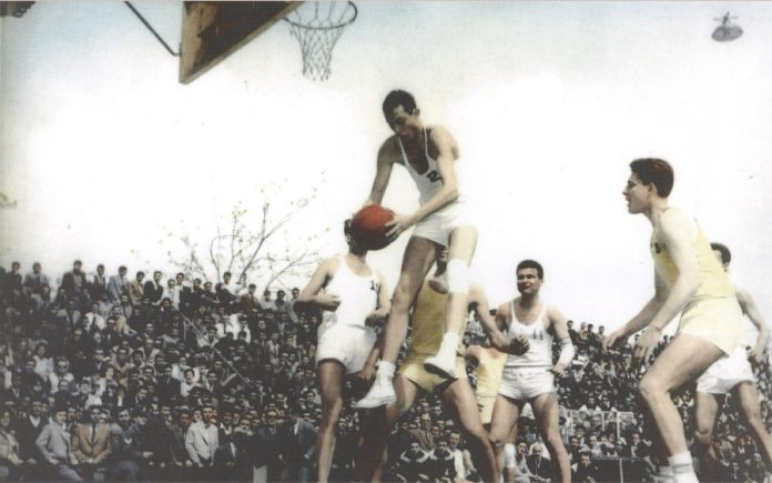 Η ΚΑΕ ΠΑΟΚ βραβεύει τον σπουδαίο Γιώργο Οικονόμου στον αγώνα με τη Μούρθια 69cba5484072f.jpeg