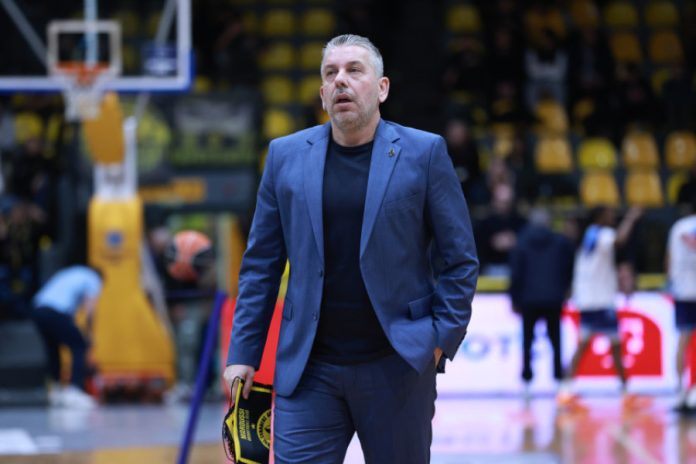 Παπαθεοδώρου: «Ο αντίπαλος είναι μεγάλος και εκτός παρκέ» – Η ατάκα για τις 44 βολές της Μυκόνου 69bef500a7ce2.jpeg