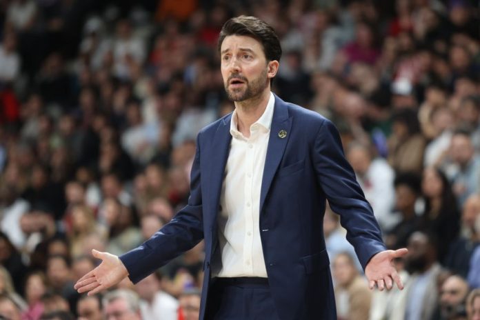 Παρί: Τέλος ο Ταμπελίνι, νέος προπονητής ο 27χρονος Τζούλιους Τόμας! (pics) 69c12e5d464a6.jpeg