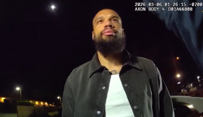 Συνελήφθη ο Ντίλον Μπρουκς των Φίνιξ Σανς Το video από την body cam του αστυνομικού 69abcc3cb1cbc.jpeg