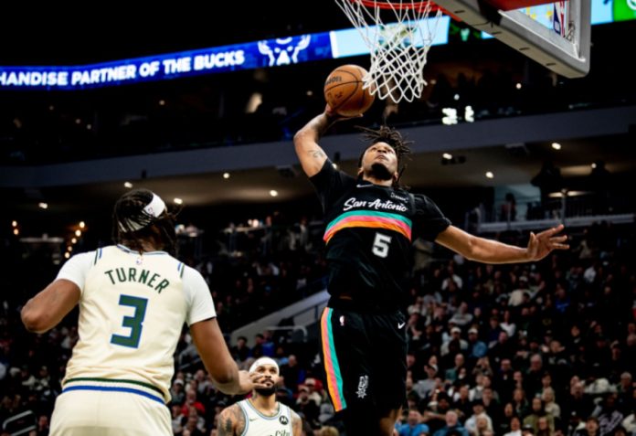 Όγδοη σερί νίκη για τους Σπερς, 127 95 στο Μιλγουόκι που έμεινε και μαθηματικά εκτός play in 69c84ec363087.jpeg