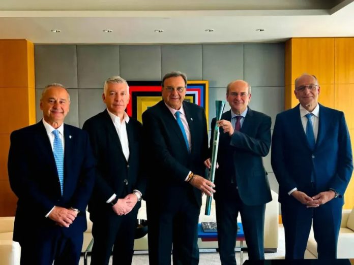 Ο Β. Λιόλιος στην αντιπροσωπεία της ΕΟΕ που επισκέφθηκε τον Αντιπρόεδρο της Κυβέρνησης 69e9e2b9e2493.jpeg