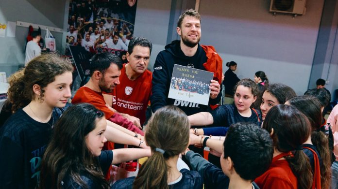 Ολυμπιακός one team: Πάσχα με παιχνίδια και δώρα από τον Σάσα Βεζένκοφ! (vid) 69d51efdcad34.jpeg