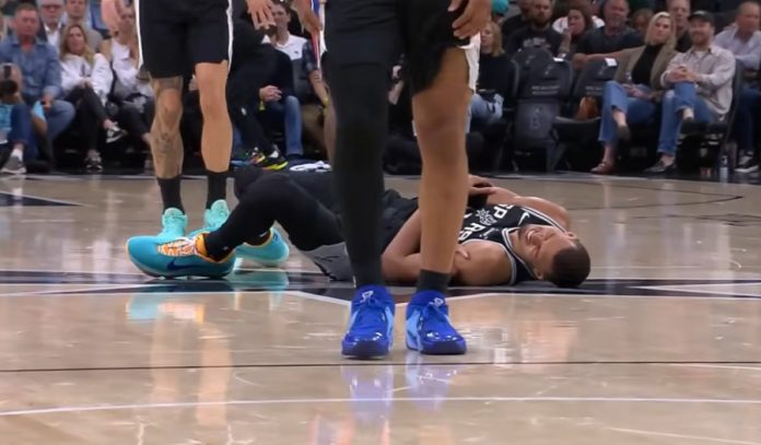 Το Σαν Αντόνιο έχασε τον Γουεμπανιάμα αλλά νίκησε τους Σίξερς 115 102 (vids) 69d4b593dd704.jpeg