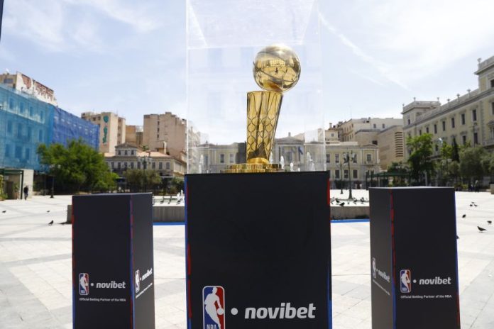 Στην Αθήνα το τρόπαιο του ΝΒΑ! (pics) 6a0460ad1d4ea.jpeg