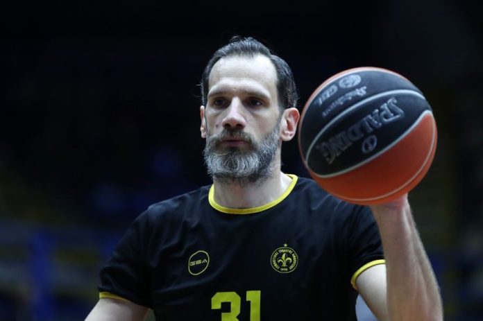 Αποσύρθηκε από τα παρκέ ο Χάρης Γιαννόπουλος (pics & vid) 6a3d108dc6caa.jpeg