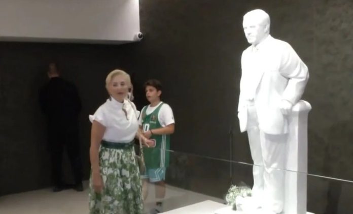 Στο t center η κ. Δέσποινα Γιαννακοπούλου – Τι είπαν για τον Παύλο οι Αλβέρτης και Μπαφές (vids) 6a29a915991d1.jpeg